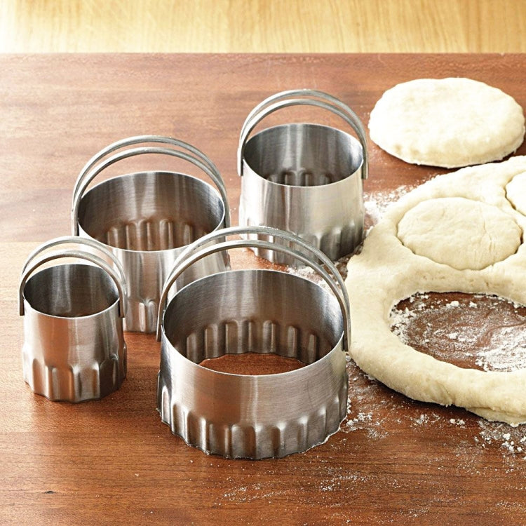 5 in 1 Stainless Steel Circular Wave Pattern Biscuit Cutter Set With Handle Fondant Tool Diameter: 8.5/7.5/6.3/5.3/4.3cm by bashfashion